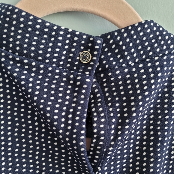 Adrianna Papell Sleeveless Navy Polka Dot Blouse 🔵⚪️ - Picture 6 of 6